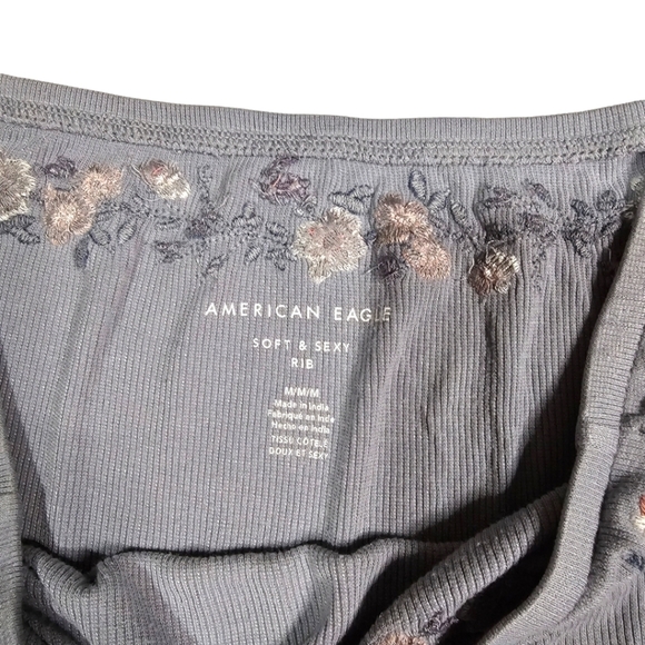 American Eagle Soft Sexy Rib Size Medium Off Shoulder Embroidered Grey Crop - Picture 2 of 3